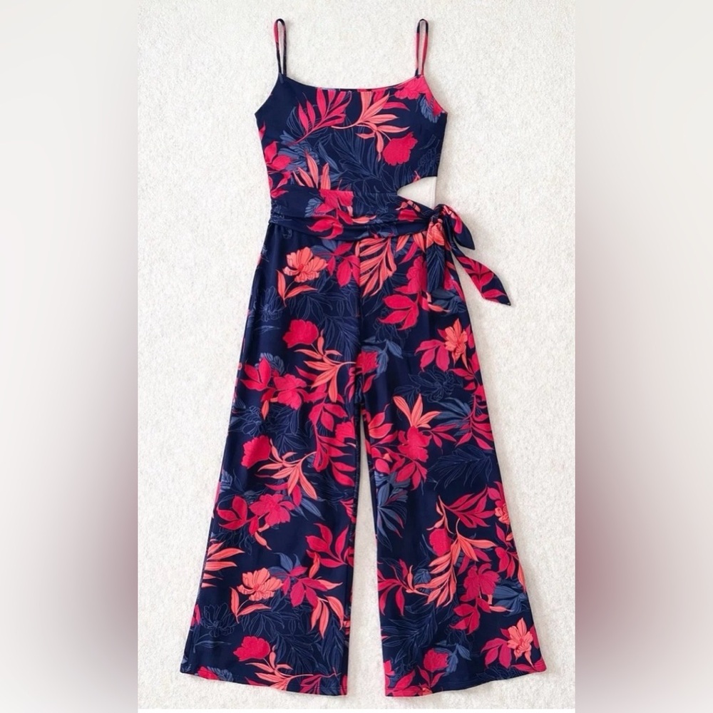NWOT Guess Floral Capri Jumpsuit Romper – Size Small – Adjustable Straps